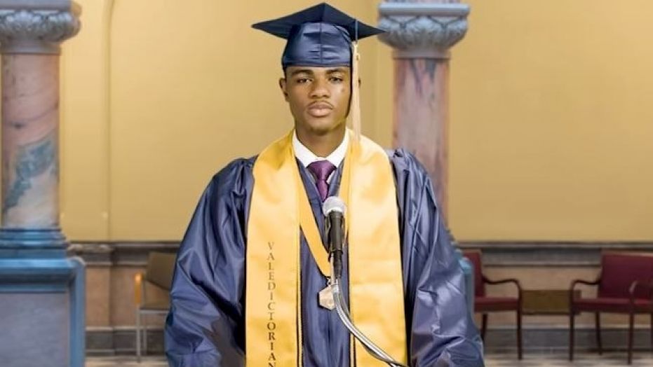 HS' First Black Valedictorian Delivers Speech at City Hall After Principal Shuts Him Down